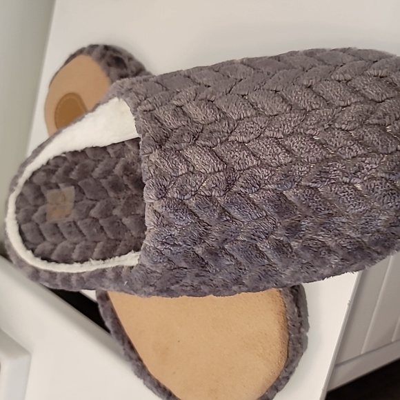 Super Soft Comfy Slip-On Slippers - Picture 4 of 5